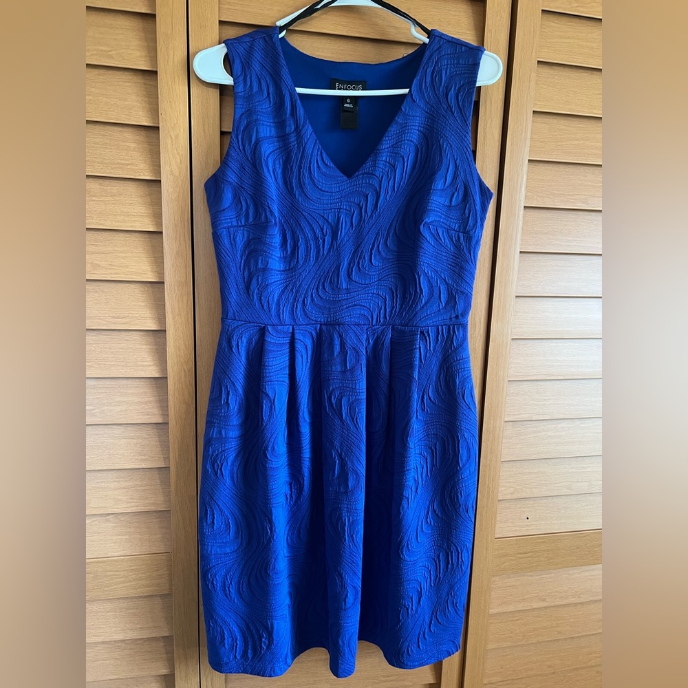 Blue sleeveless v-neck knee length dress